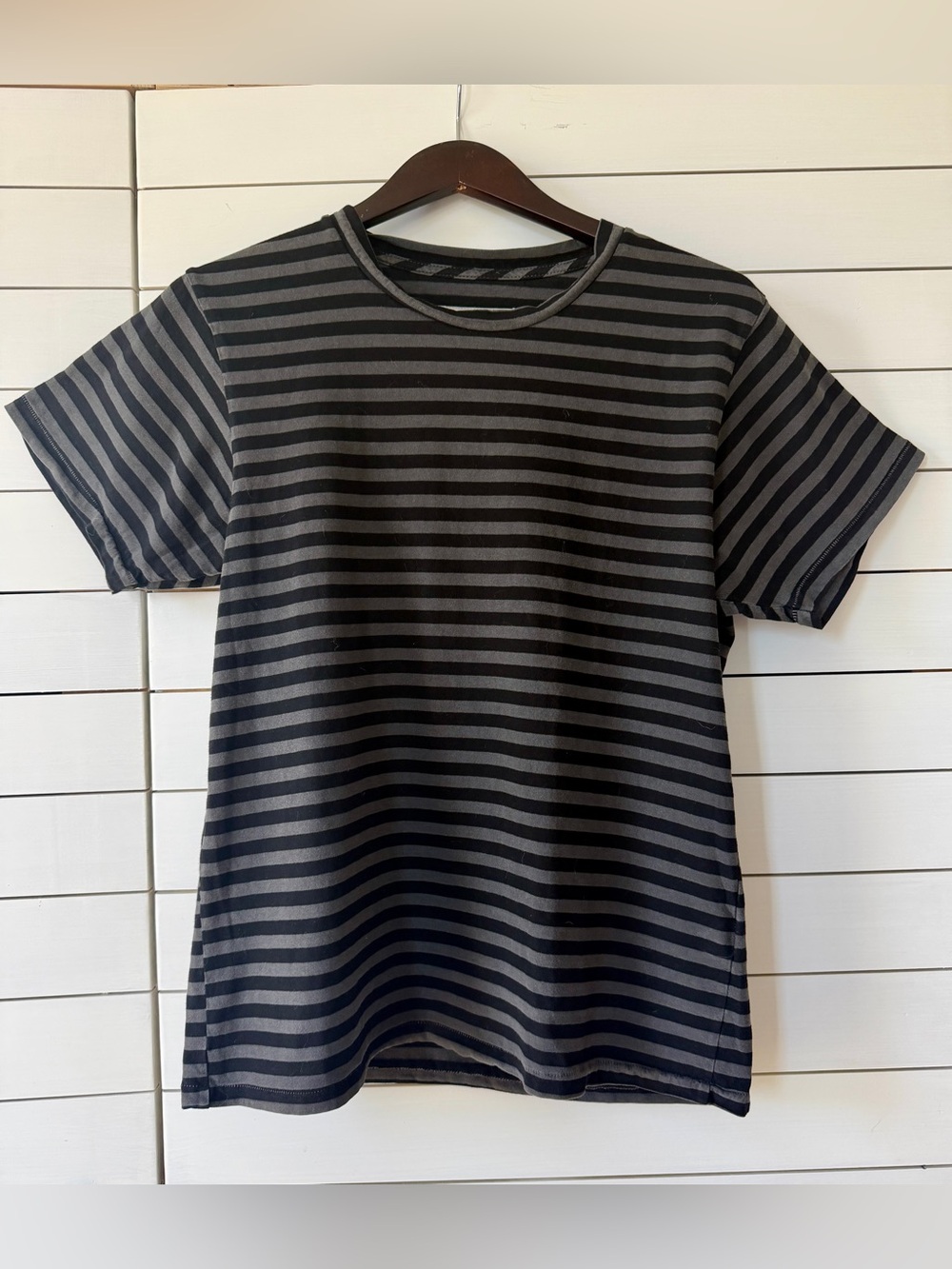 THE GREAT. Men's Black and Gray Horizontal Stripe Short Sleeve Tee NWOT